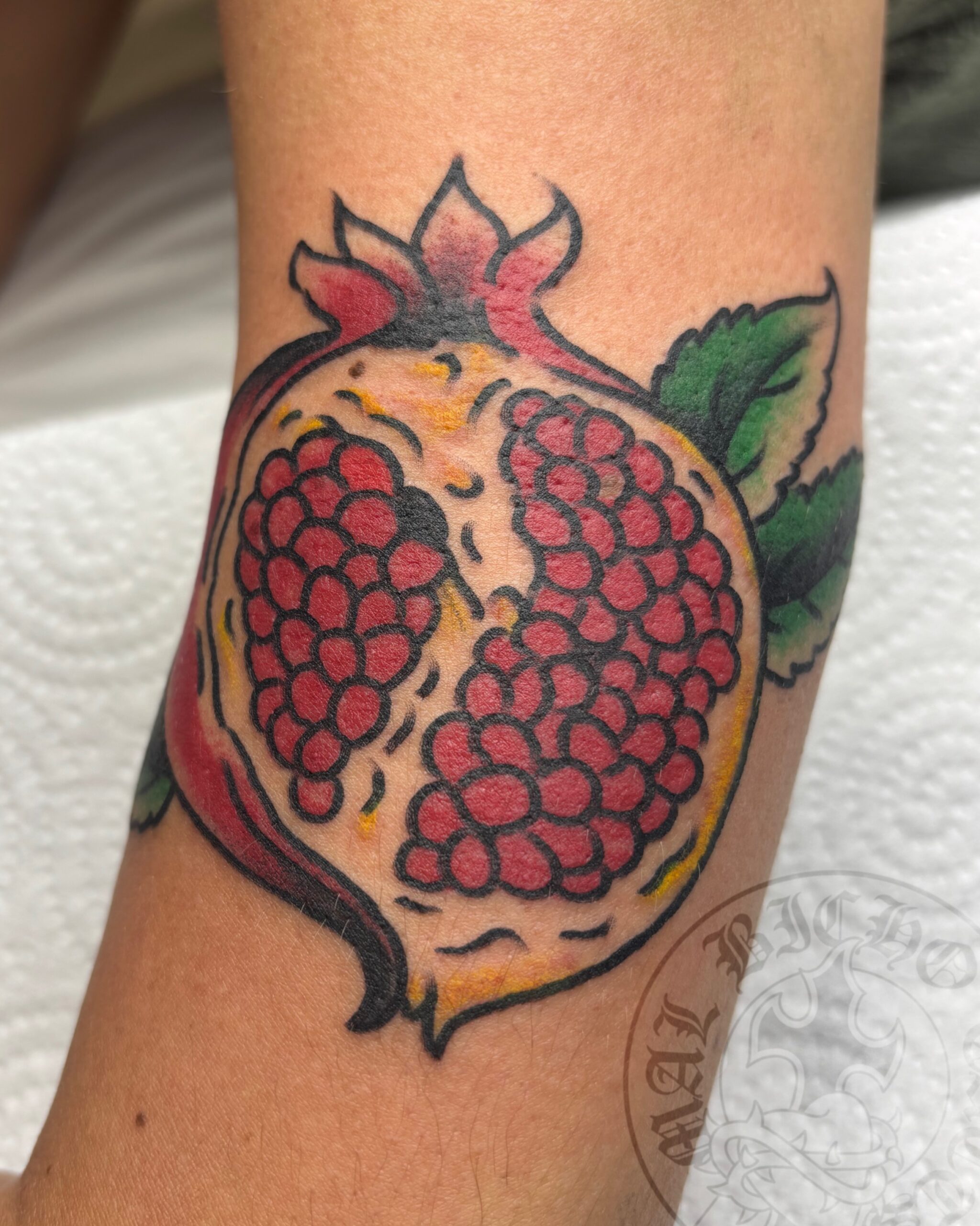 Mal Bicho Tatts Tatuaje tradicional granada